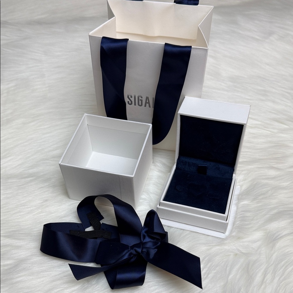 Elegant White & Blue Velvet Jewelry Gift Box, Satin Bow & Gift Bag